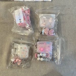 They are four cute little airpods 2nd generation cases!!🎀